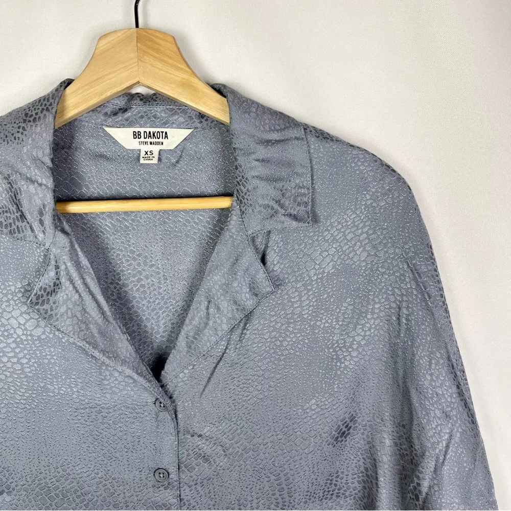 BB Dakota Blue Snake Print Short Sleeve Button Down XS - Image 3