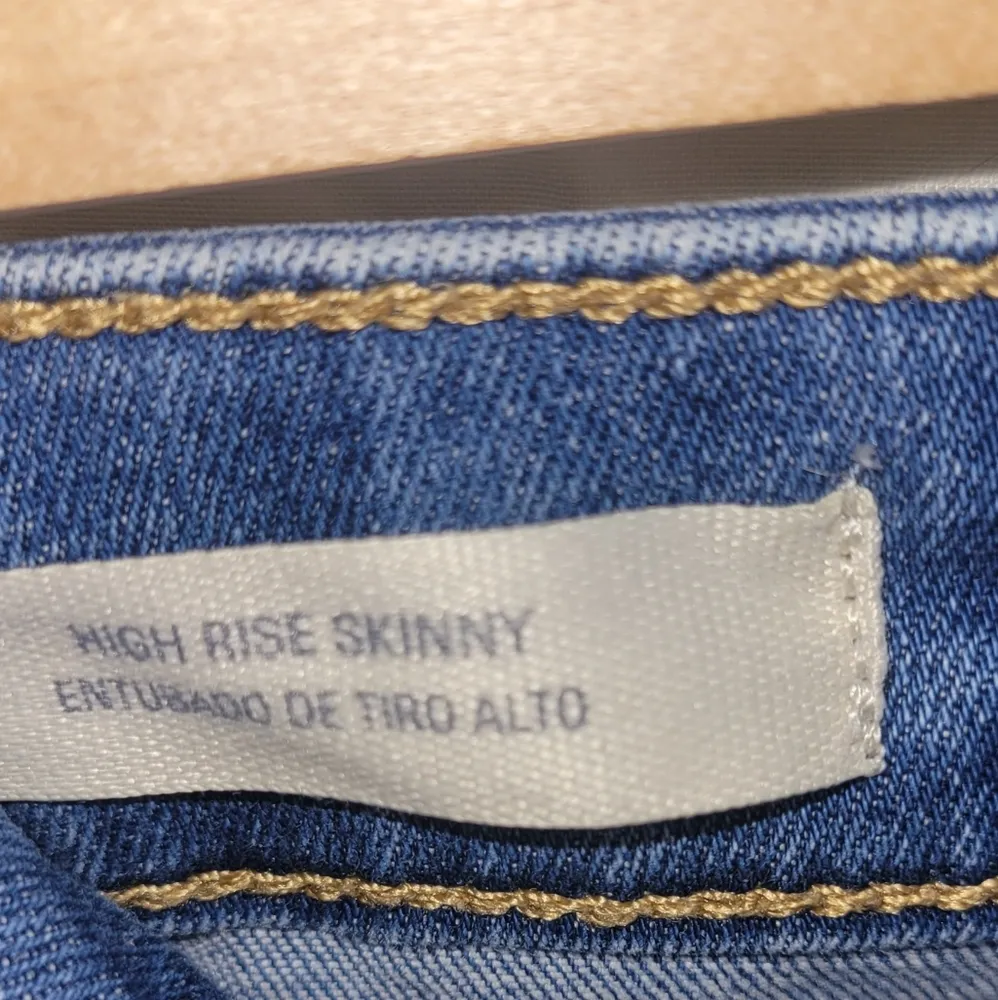 Universal Threads High Rise Skinny Jeans Size 8 - Image 5