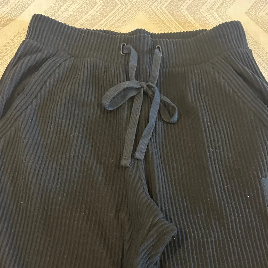 ALO Yoga Muse Black Ribbed Joggers Size XS - Image 4