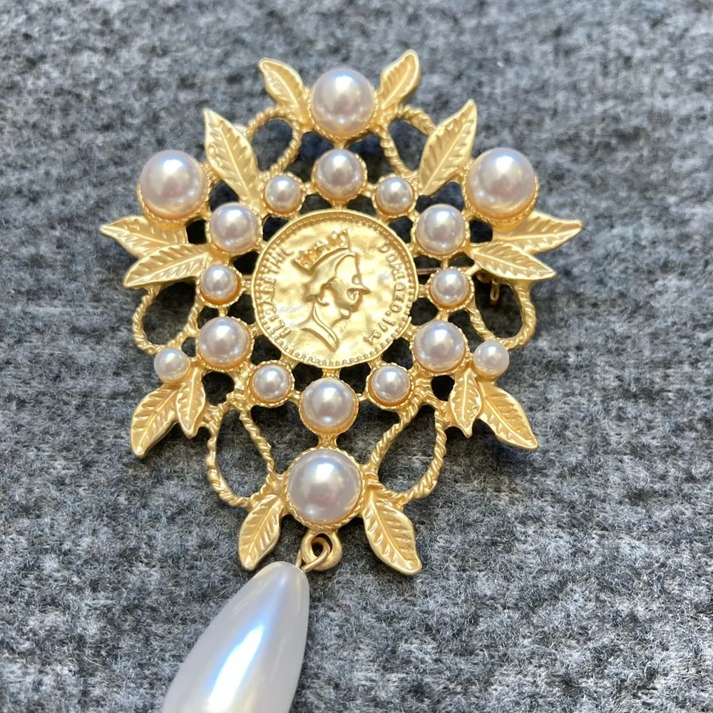 Trendy Water Drop Leaf Branch Pearl Brooch Hollow Baroque Matte Gold Color Woman - Image 2