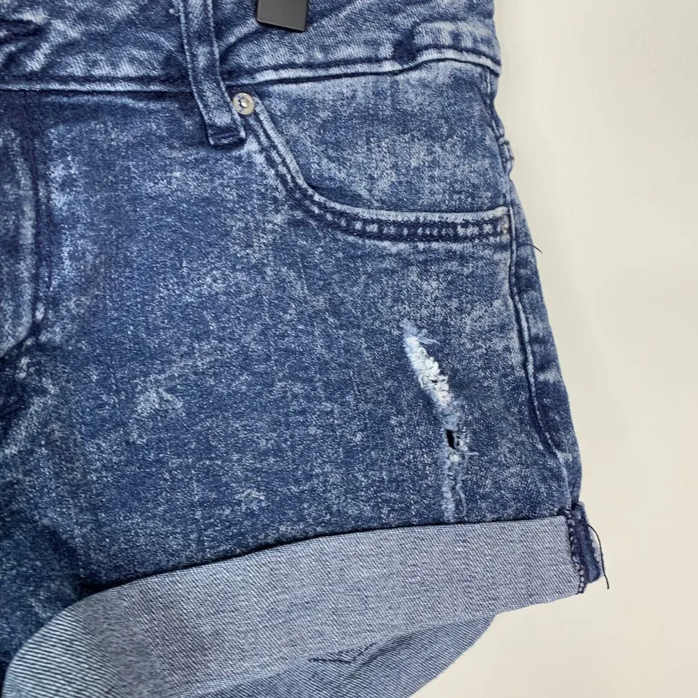 H&M Divided Distressed Demin Shorts 4 - Image 4
