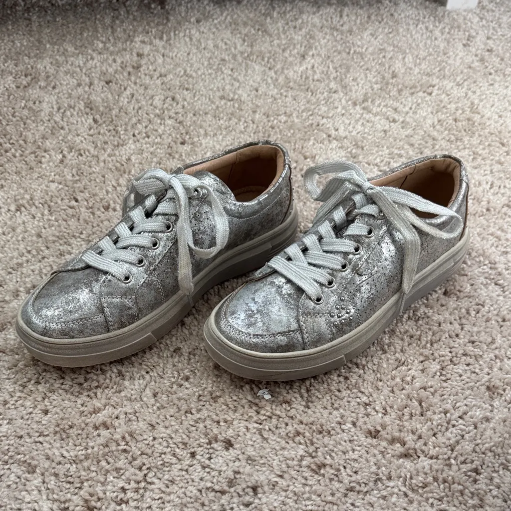 Corkys Hey Girl Down Time Oxford Sneaker in Metallic Silver - Image 5