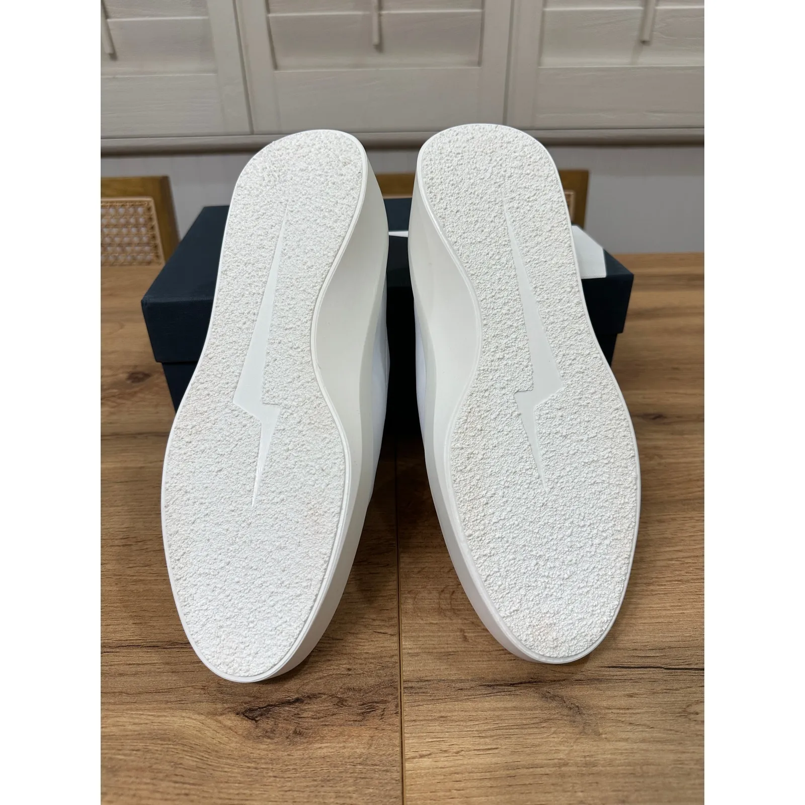 Wolf and Shepherd Women's Cruise Ace Slip - Image 12