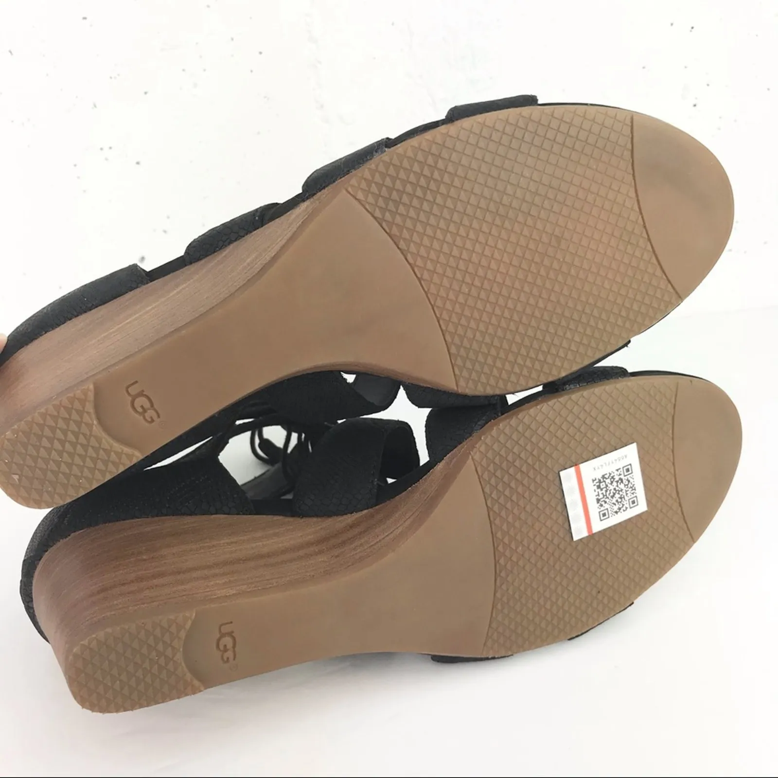 UGG Womens Yasmin Snake Embossed Leather Wedge Sandals Strappy Black Tassels 7.5 - Image 5