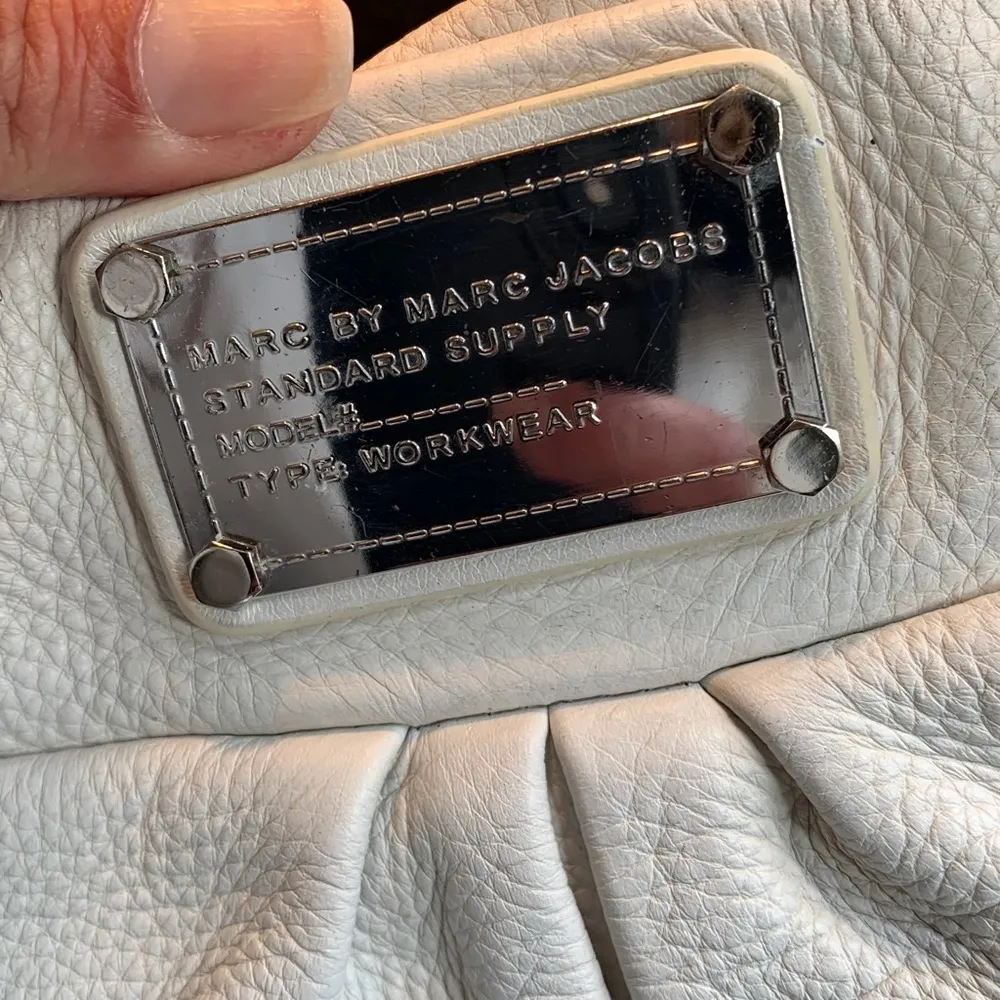 Authentic MARC JACOBS Pebbled leather long shoulder magnetic snap closure bag - Image 14