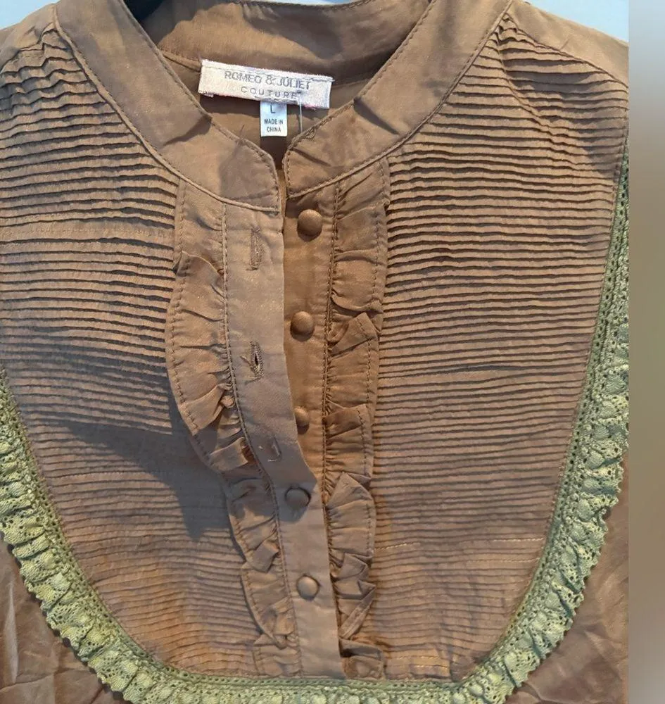 NWT Romeo & Juliet Couture Flowy Top in Size L - Image 2