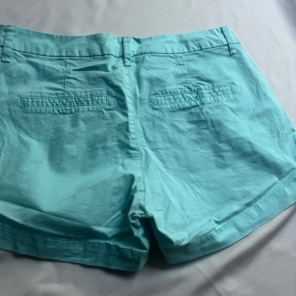 Old Navy Mint Green Bermuda Shorts Tailored Mid-Thigh - Image 4