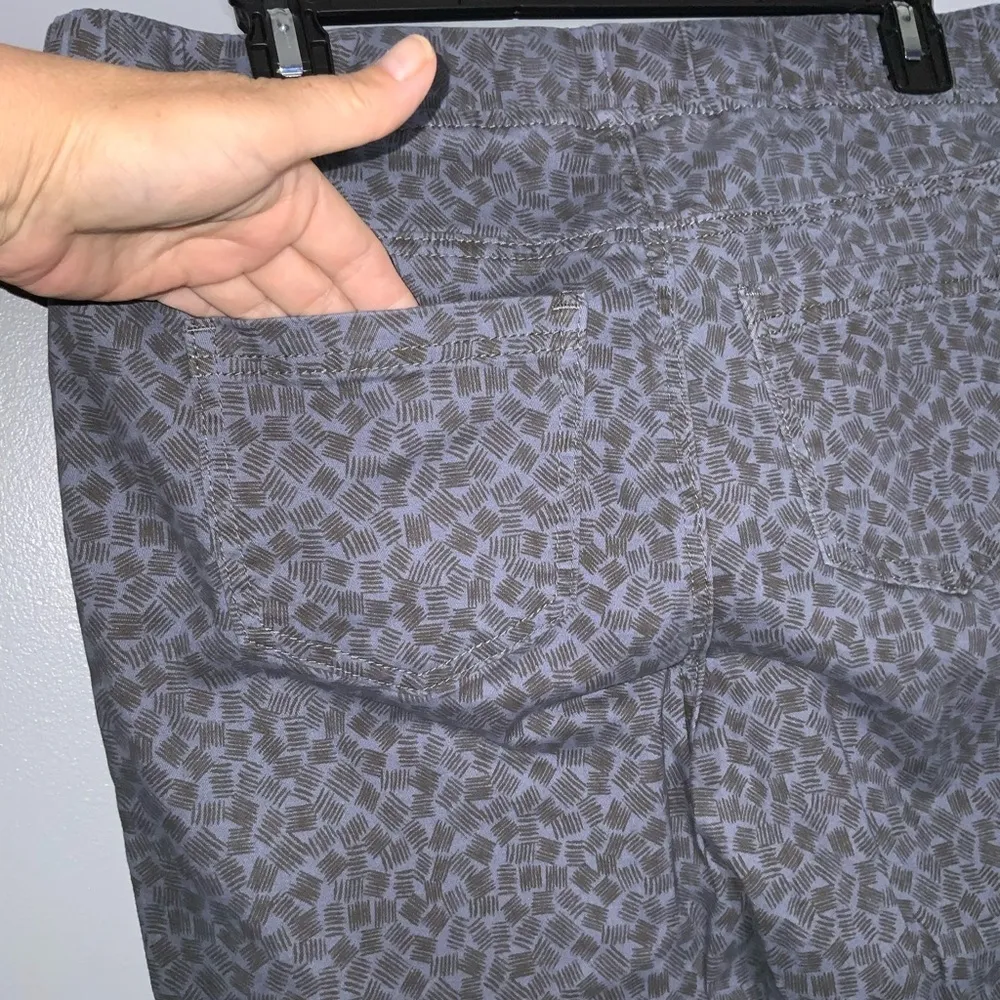 Royalty For Me | Navy Abstract Drawstring-Waist Cutoff Jogger - Women Medium - Image 10