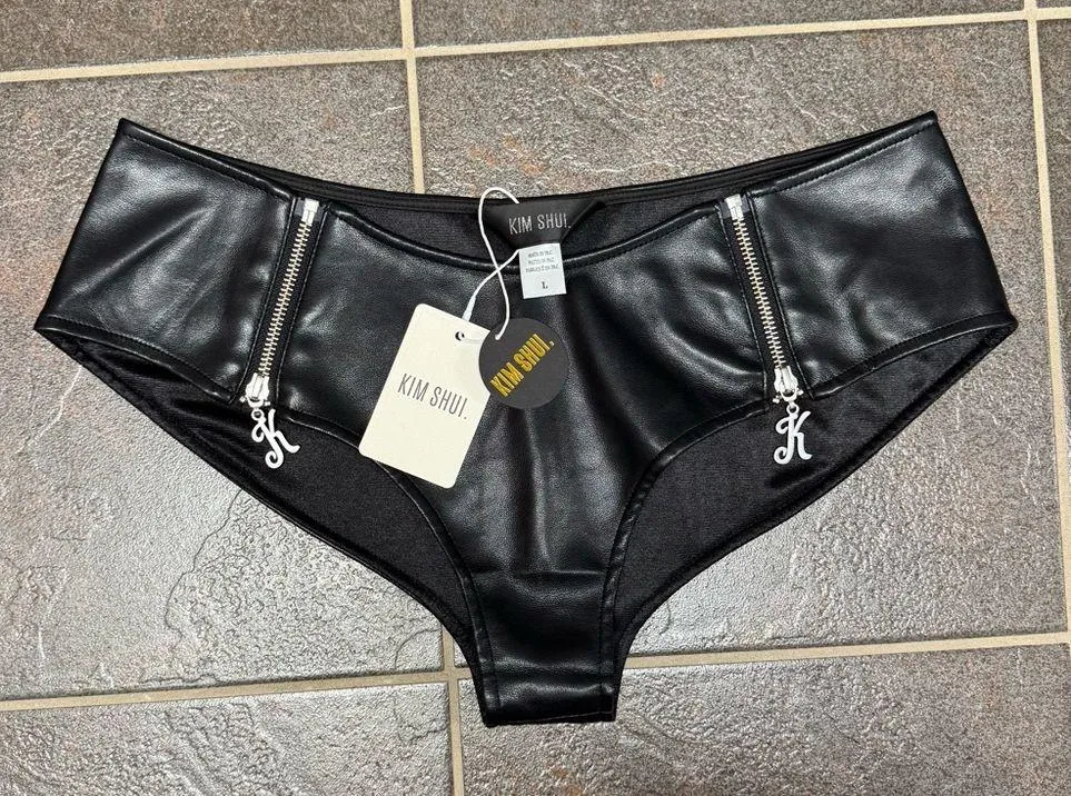 NEW Kim Shui Hot Shorts K Initial Zipper Faux Leather Black Large L NWT - Image 12