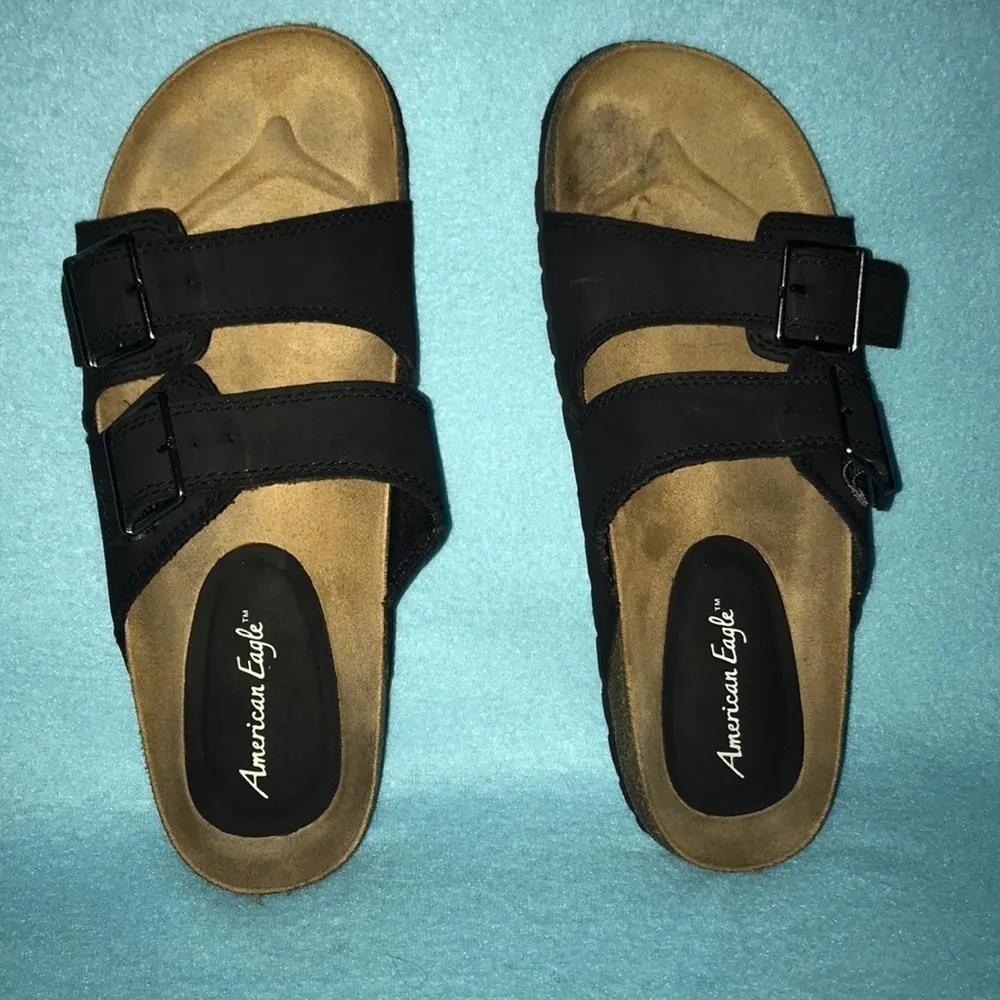 AMERICAN EAGLE suede black adjustable strap and buckle sandals size 7 - Image 3