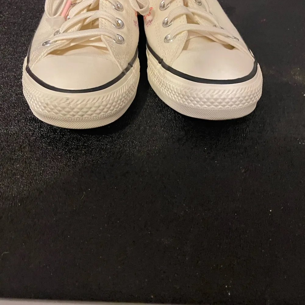 Converse Chuck Taylor’s All Star White Canvas Sneakers with Embroidered Floral - Image 8