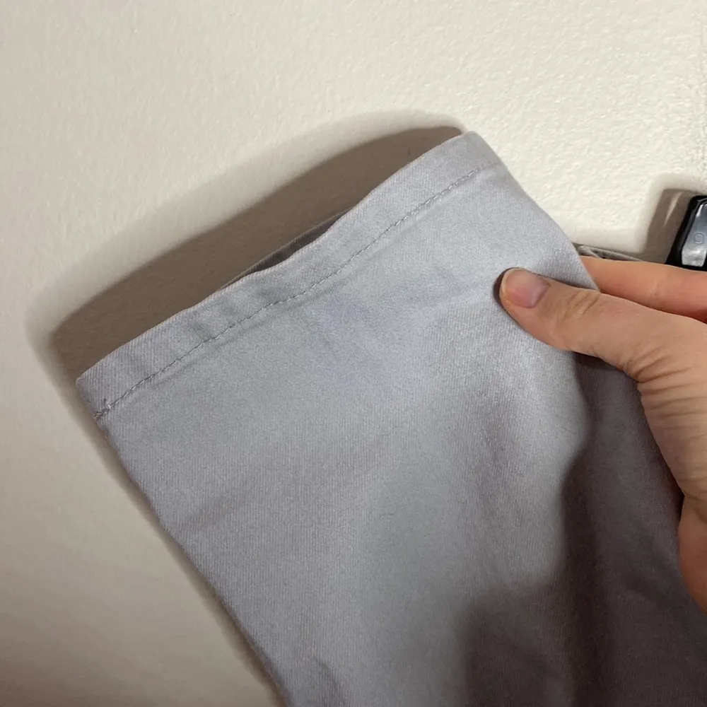 Kara fitted low rise slim leg organic cotton blend jeans in pale grey sz 4 - Image 9