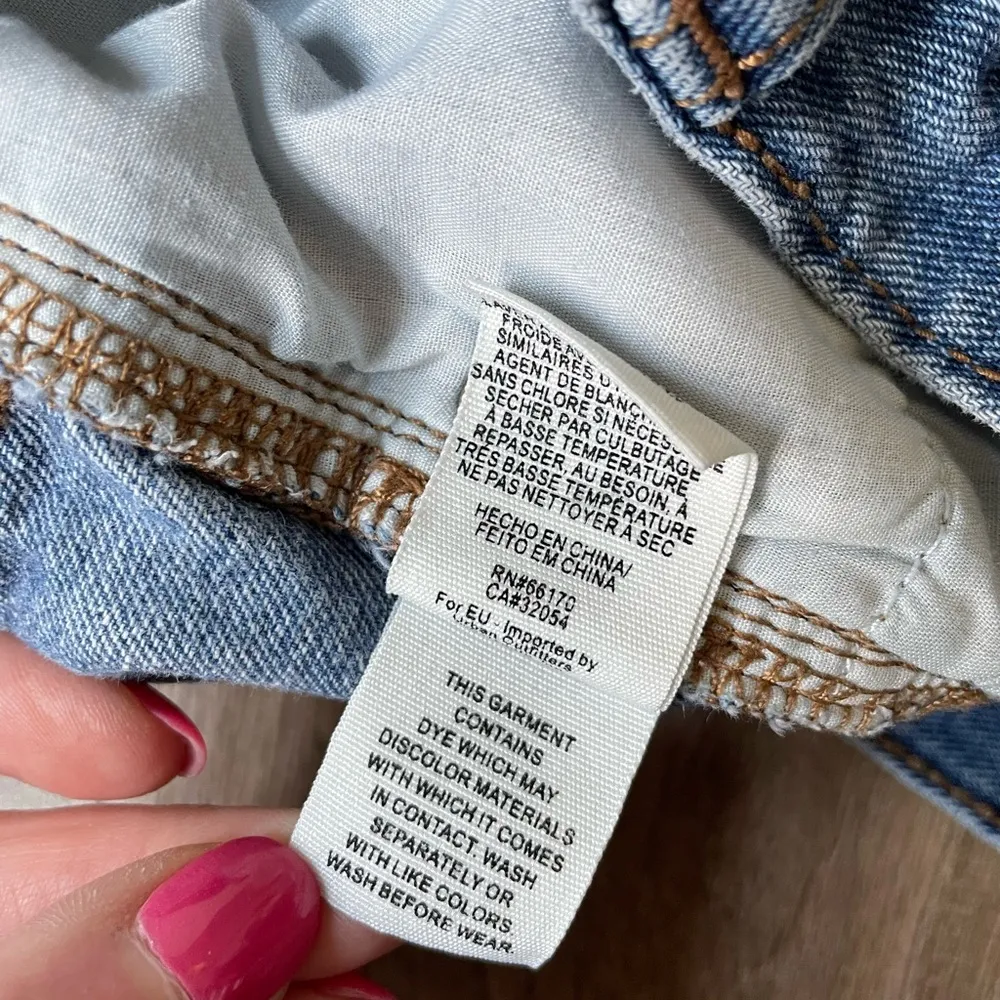 Free People Button Fly Cut Off Distressed Denim Jean Shorts ~ Women’s Sz W 27 - Image 5