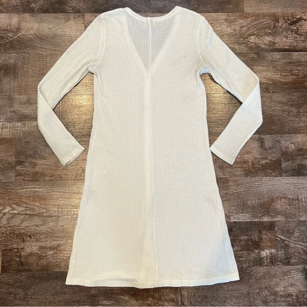 Daytrip  Lightweight Longer Length V Neck White Button Down Cardigan Size XS - Image 5