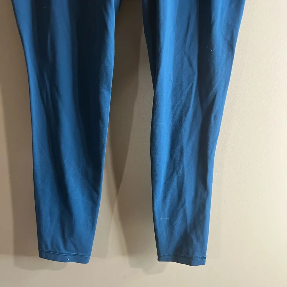 Athleta mid rise salutation stash pocket ll 7/8 tight size small - Image 3