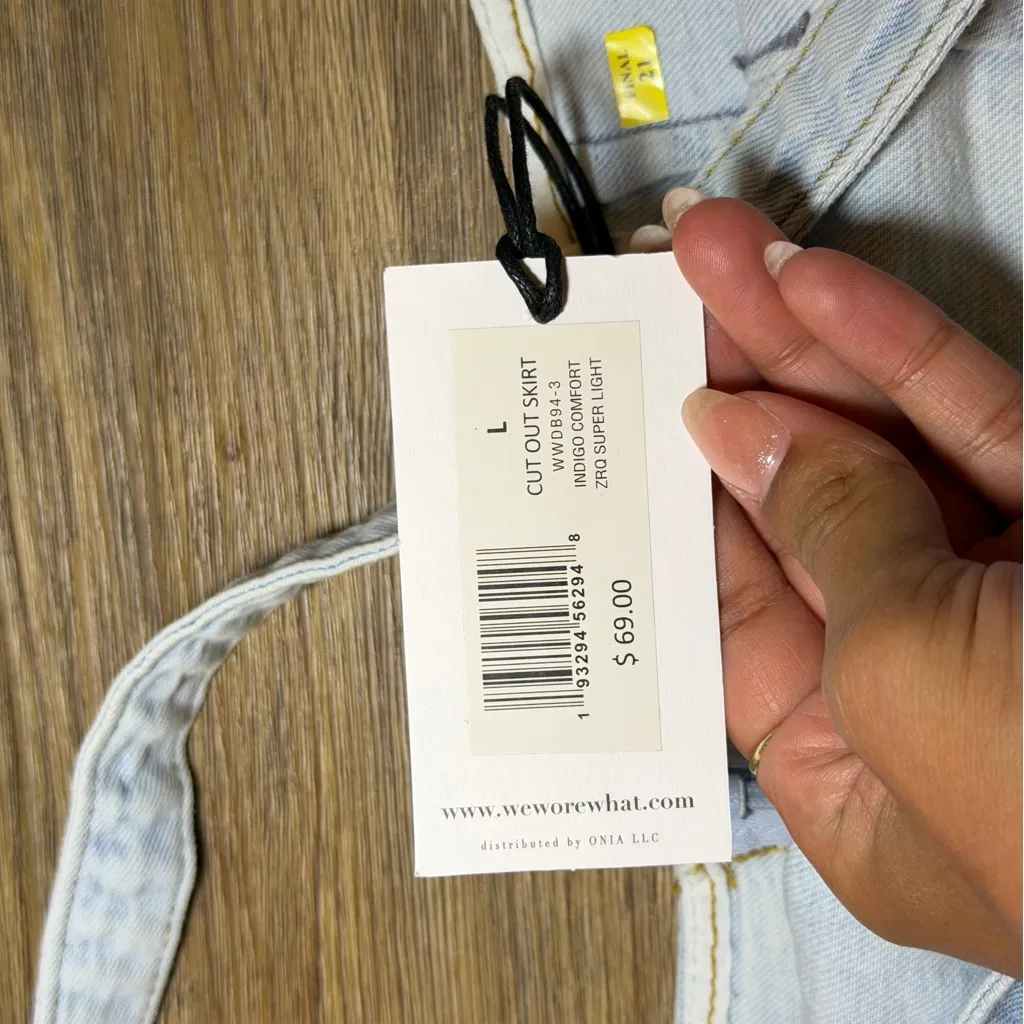 WeWoreWhat Light Wash Denim Mini Skirt with Cut-Out Waist Size L NWT - Image 5