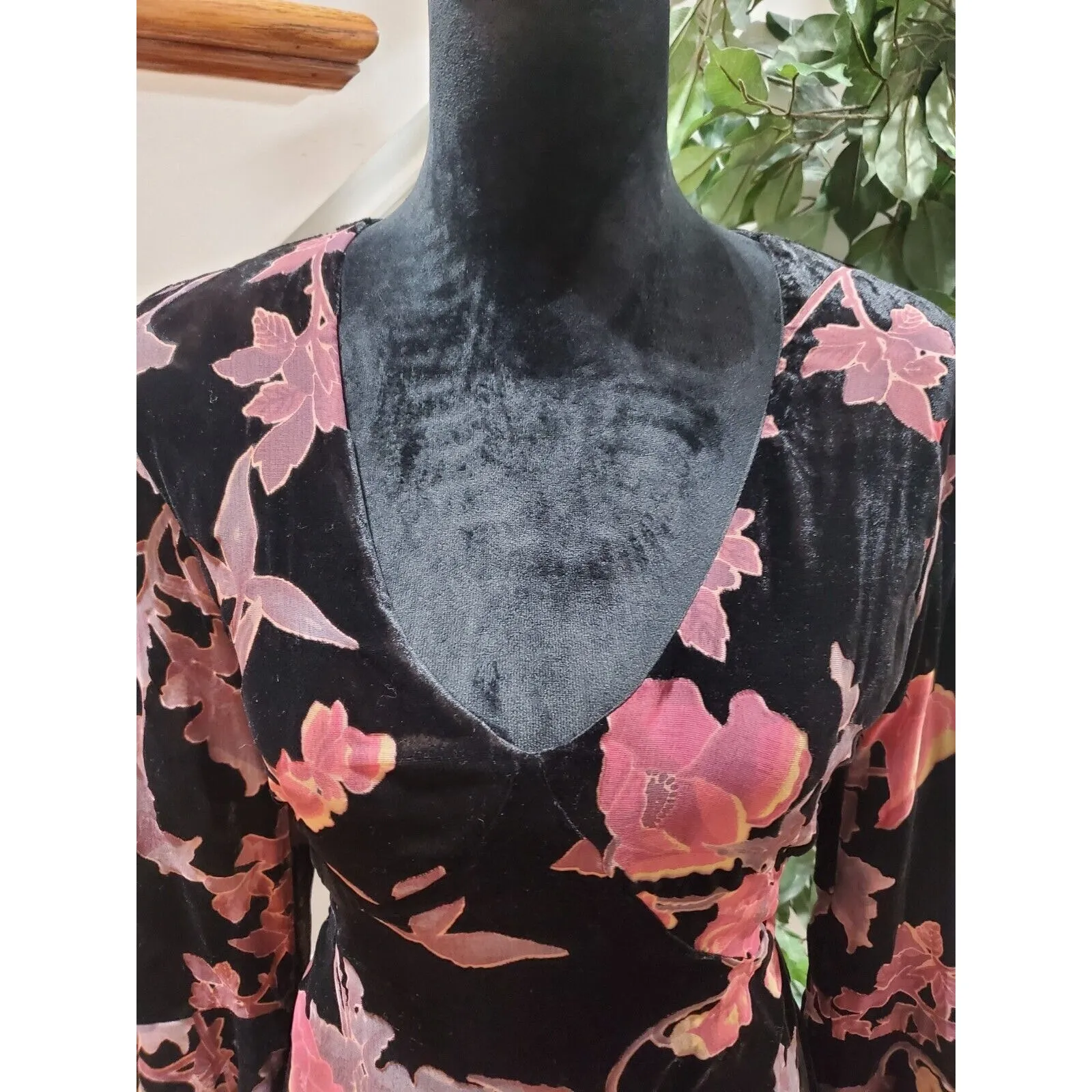 Mystree Women's Black Floral Rayon V-Neck Long Sleeve Knee Length Dress Medium - Image 2