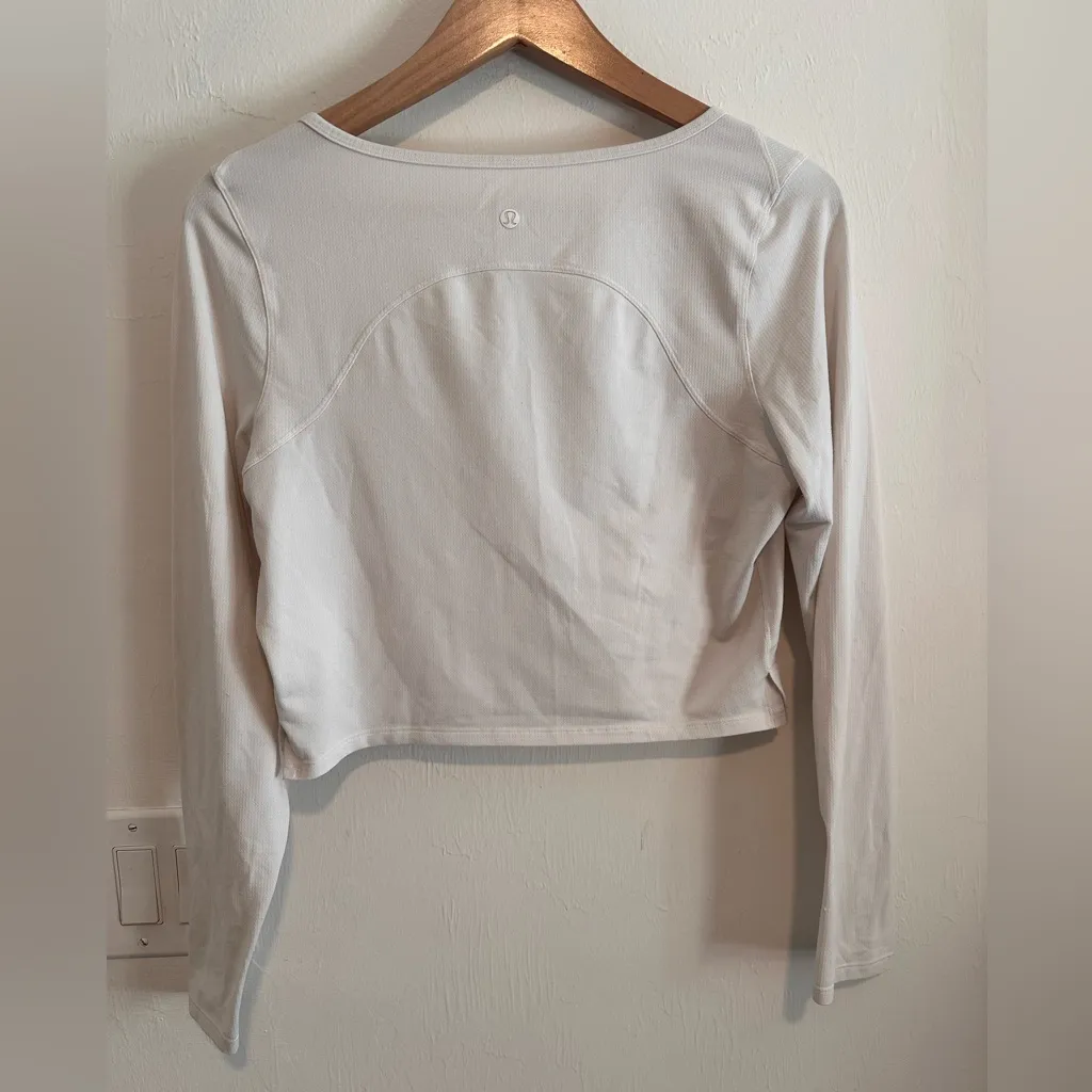 Lululemon Crop Top Long Sleeve Sz M in White - Image 2
