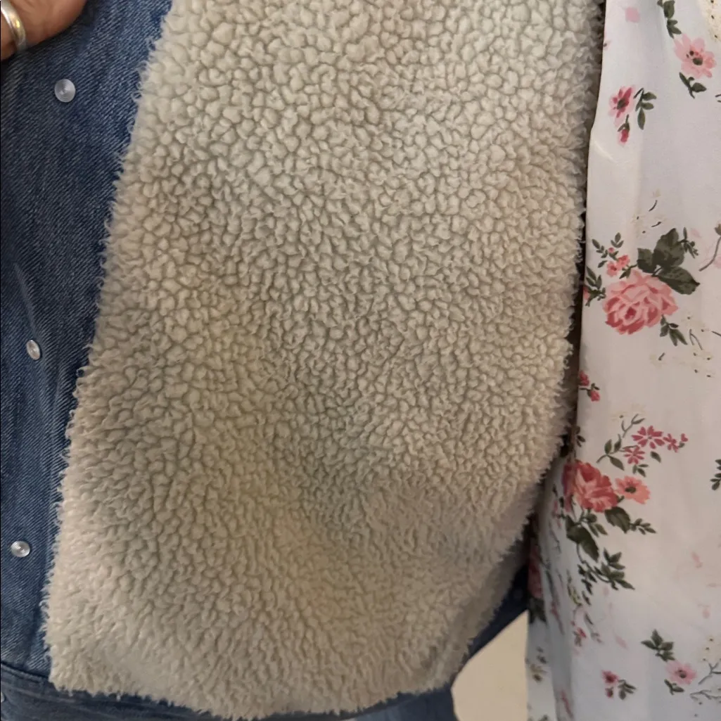 Obey denim jacket Sherpa lined size large customized with a star on the back - Image 6