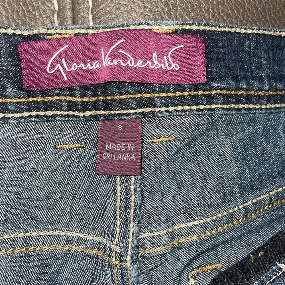Gloria Vanderbilt Size 8 women’s denim, capris, raw hem.‎ Preowned. - Image 3
