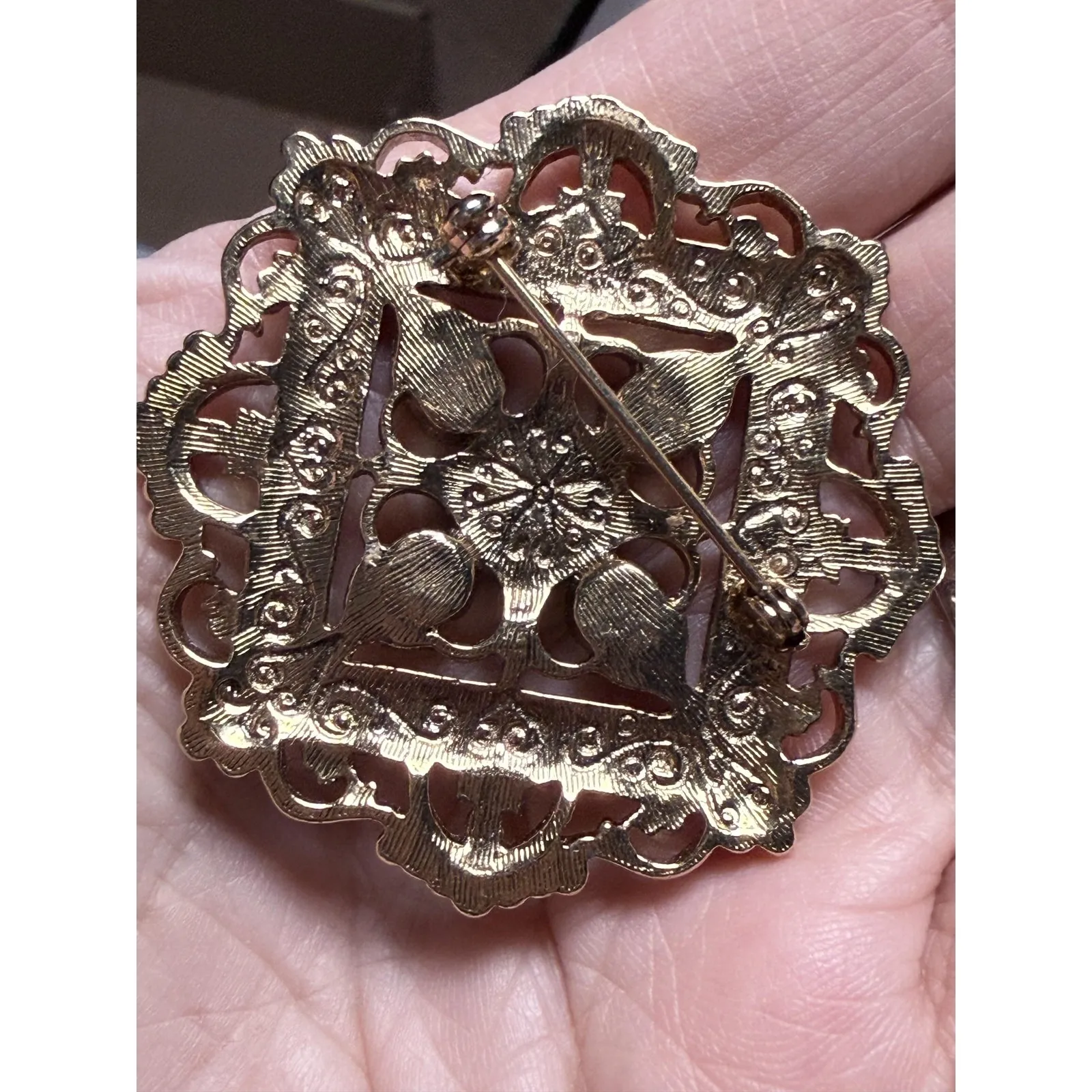 Gold Tone Filigree Brooch Green Teardrop Glass Red Center Stone Pin Statement - Image 4