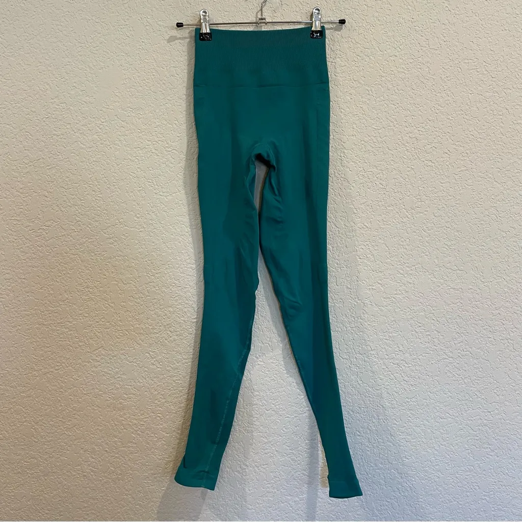 Lululemon Zone In Tight Compression Leggings in Forage Teal - Size 2 - Image 5