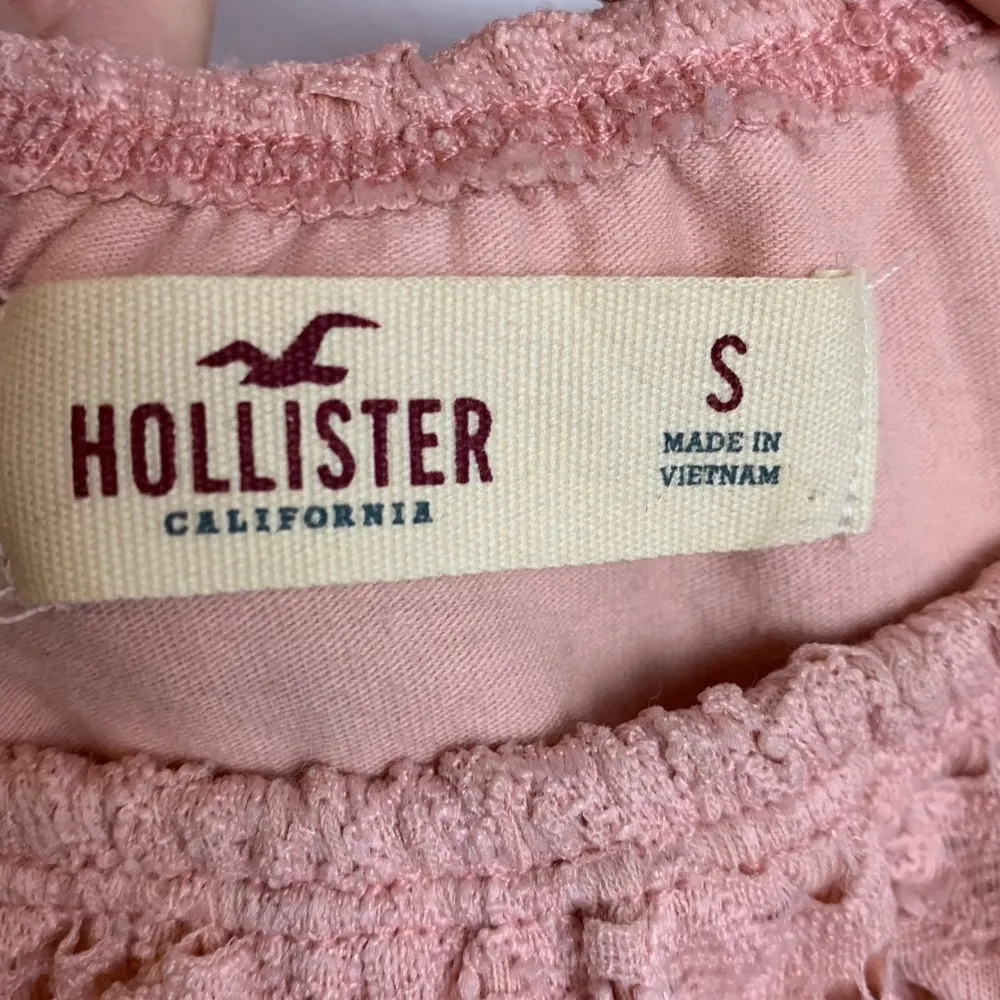 Hollister Pink Floral Lace Half Sleeve Crop Top - Image 3