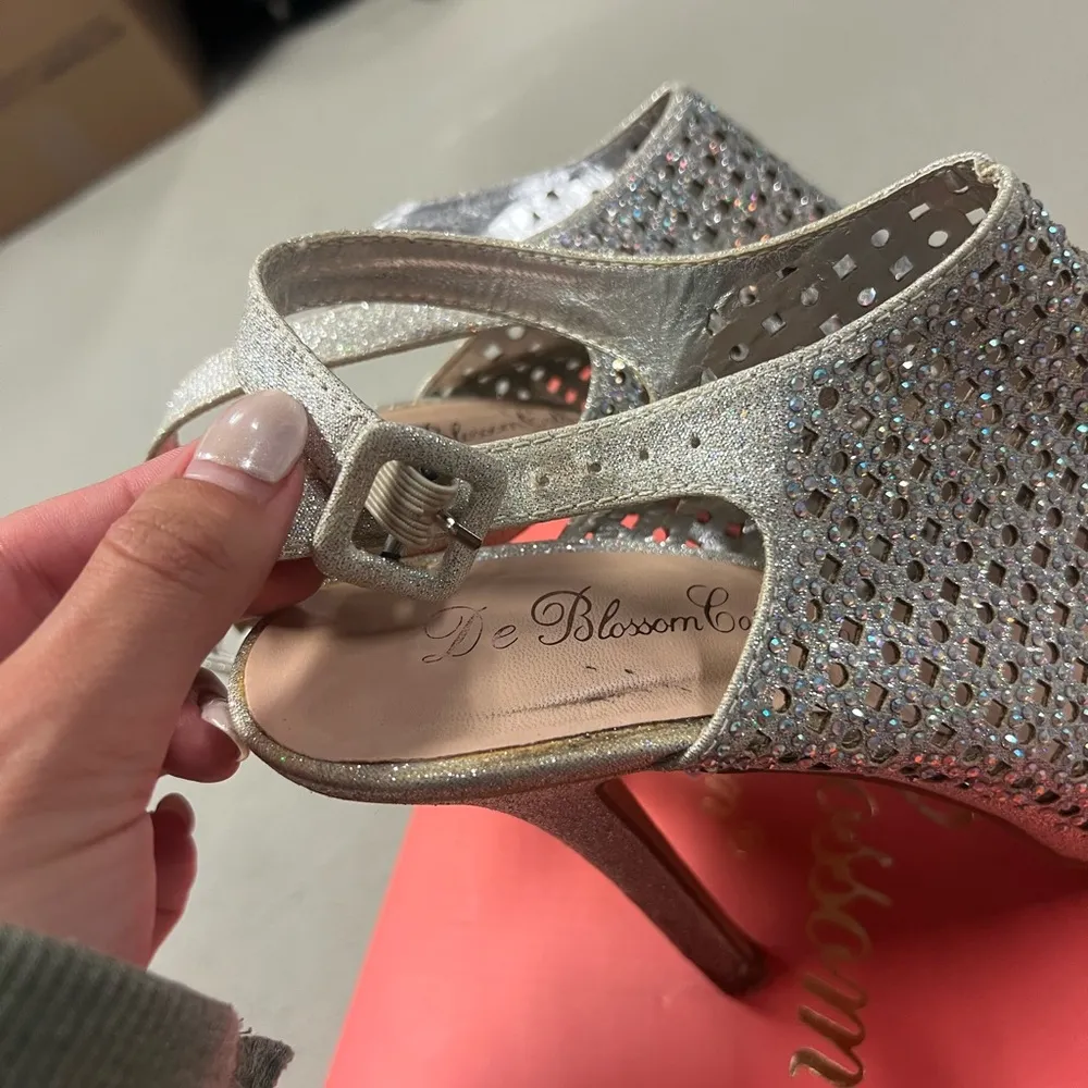 Peep Toe Sparkle Heels Silver Size 7 - Image 3
