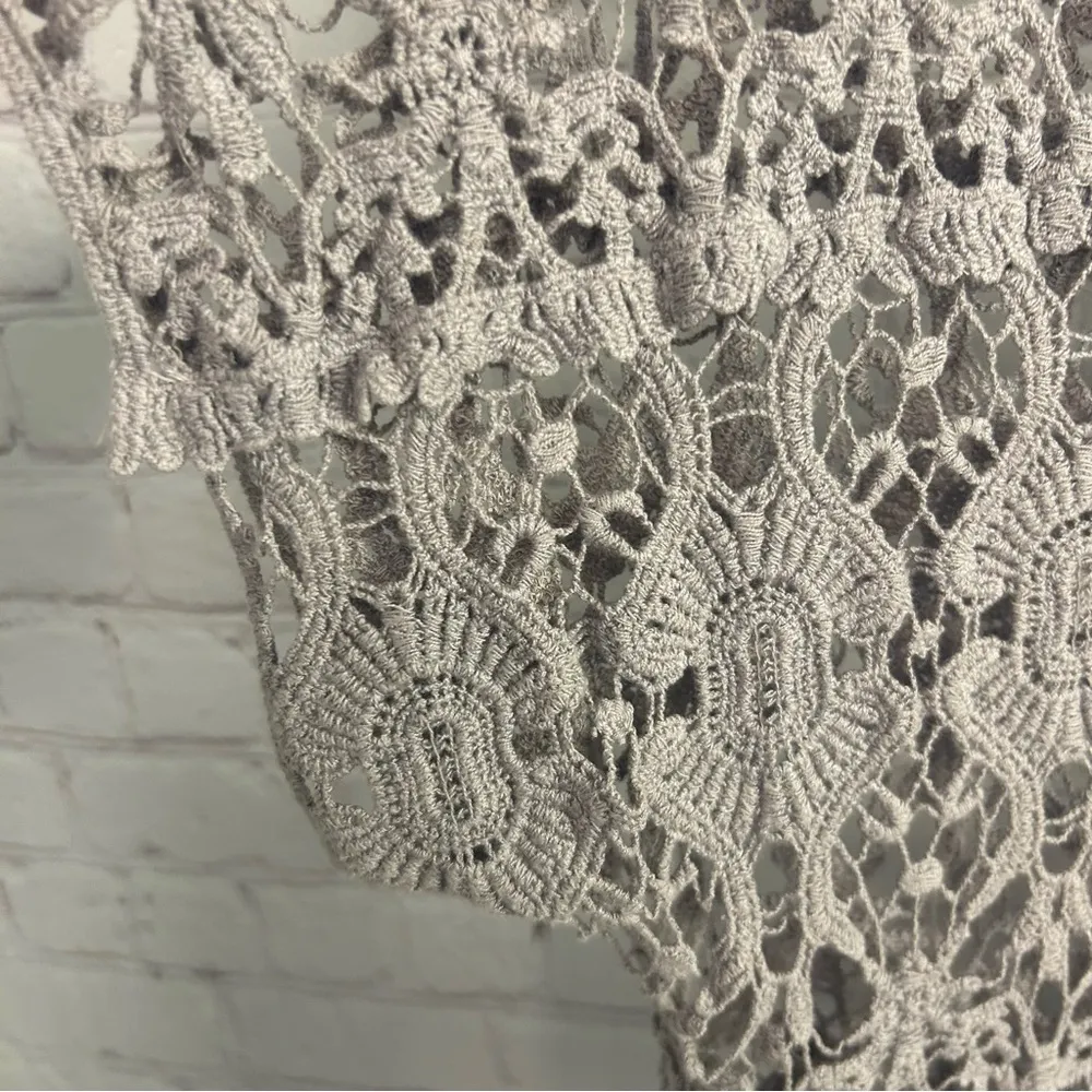 Solitaire by Ravi Khosla tiered grey boho crochet top size Medium retro chic - Image 5