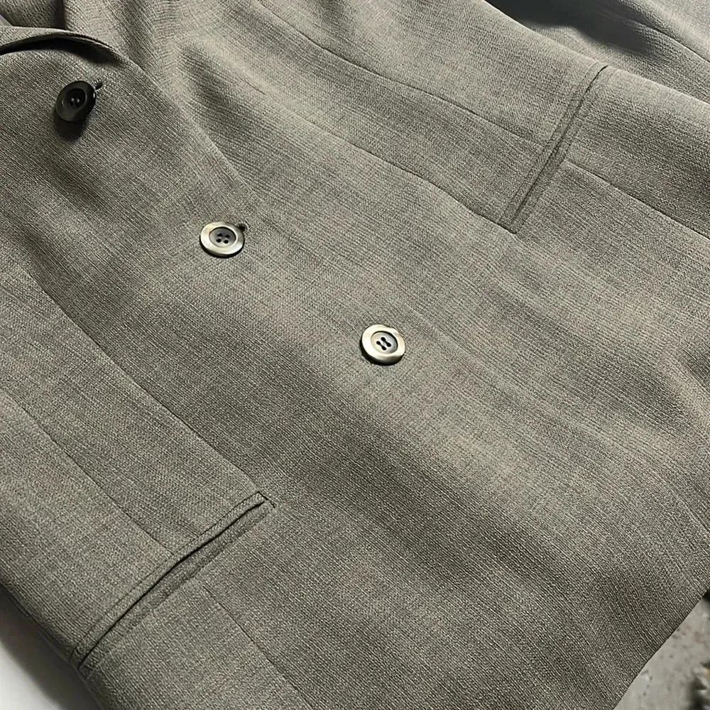 Neutral blazer size 8 Le Suit button down blazer built in shoulder pads - Image 4