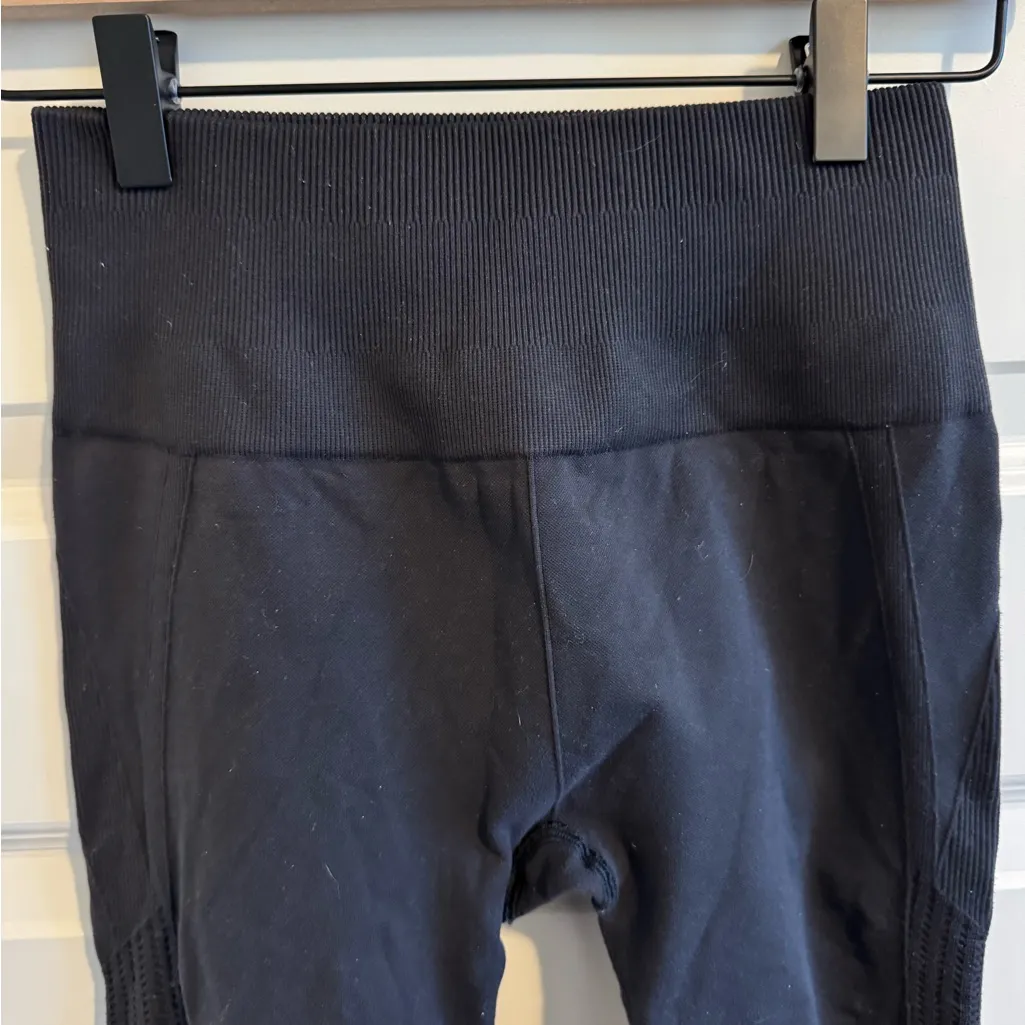 Lululemon Flow & Go Cropped Workout Pants - Image 3