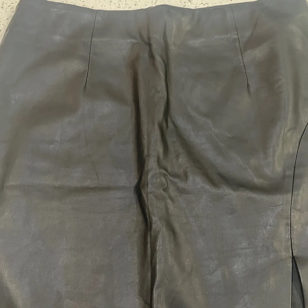 Forever 21 Contemporary Black pencil faux leather skirt size large - Image 3