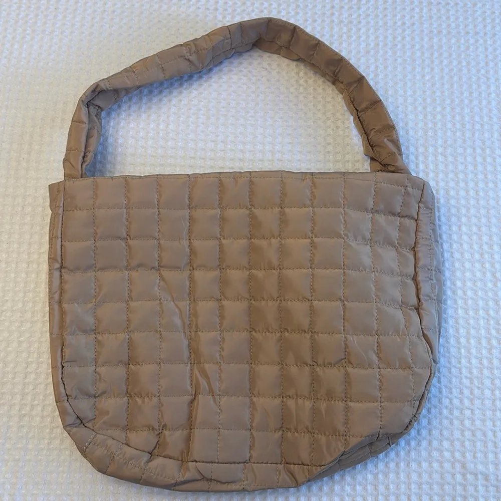 NEW! Tan Quilted Tote Bag Lightweight Nylon Oversized Active Boho Streetwear - Image 2