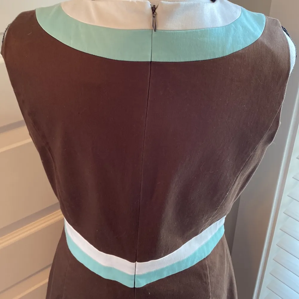 || Brown/sea foam green/white dress with silver belt accents - Image 6