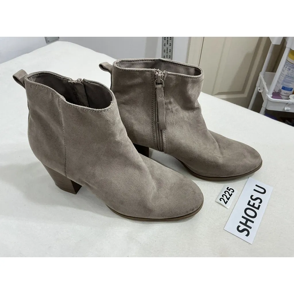 Womans Old Navy Taupe Block Heel Ankle Boots Size 10 - Image 2