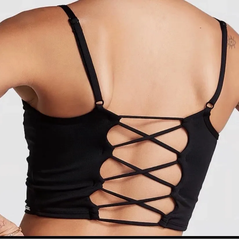 Pink sports bra in dark green - Image 7