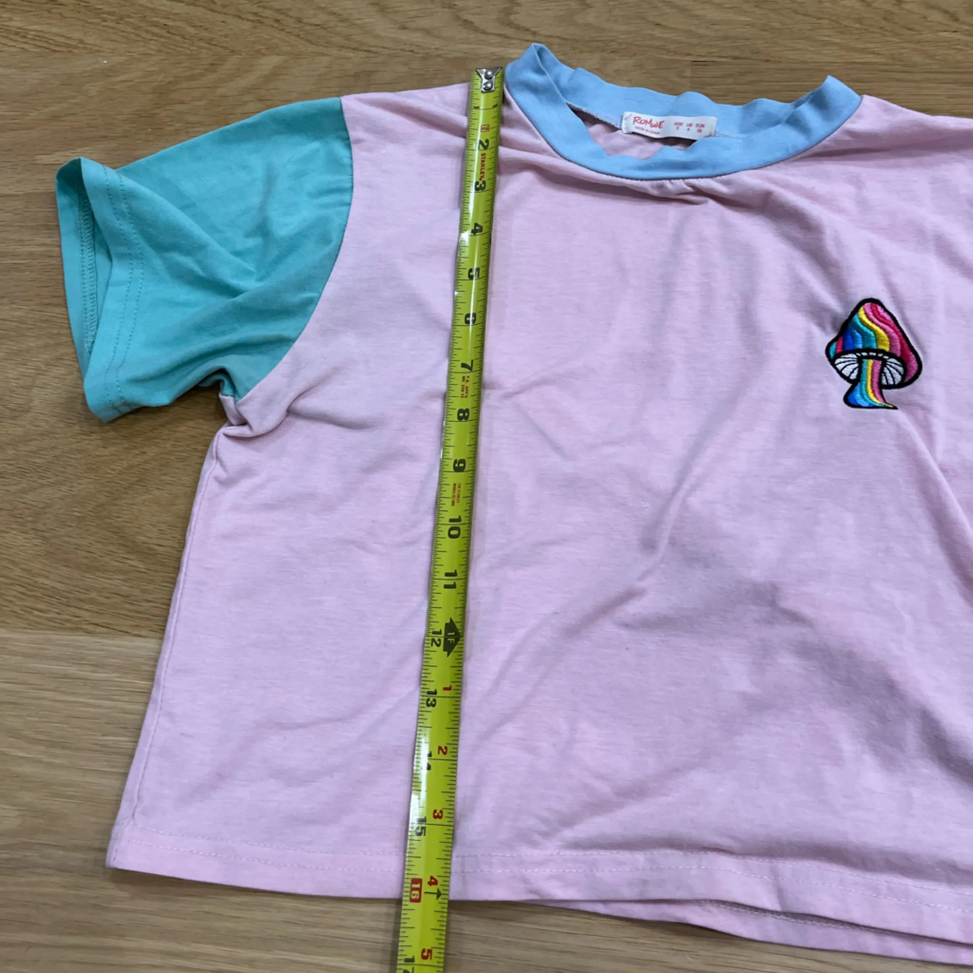 ROMWE Cropped T-shirt with Mushroom Patch - Pink, Blue, Yellow size small - Image 4