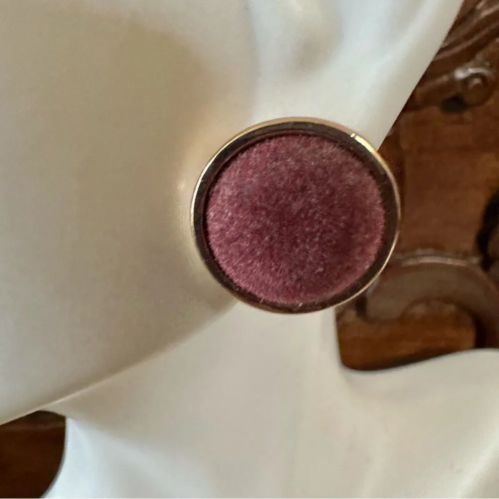 Avon purple velvet stud earrings - Image 3