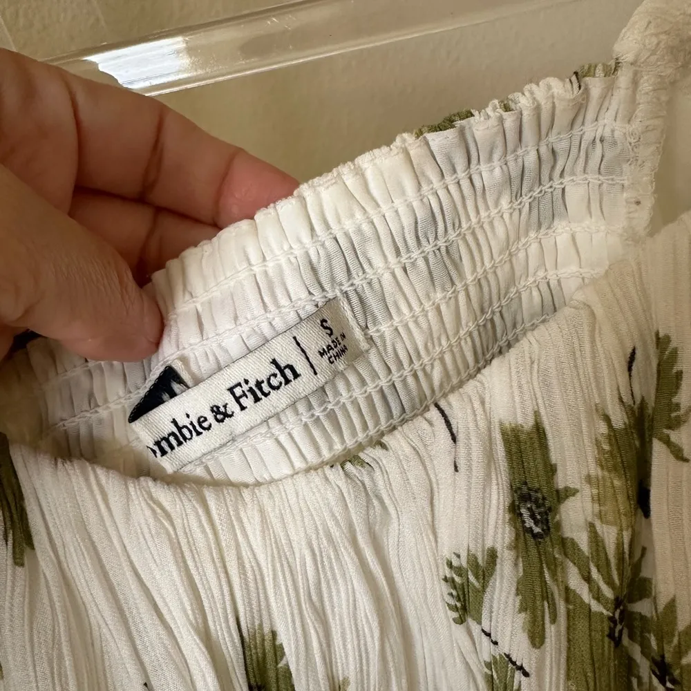 Abercrombie and Fitch Floral smocked top - Image 2