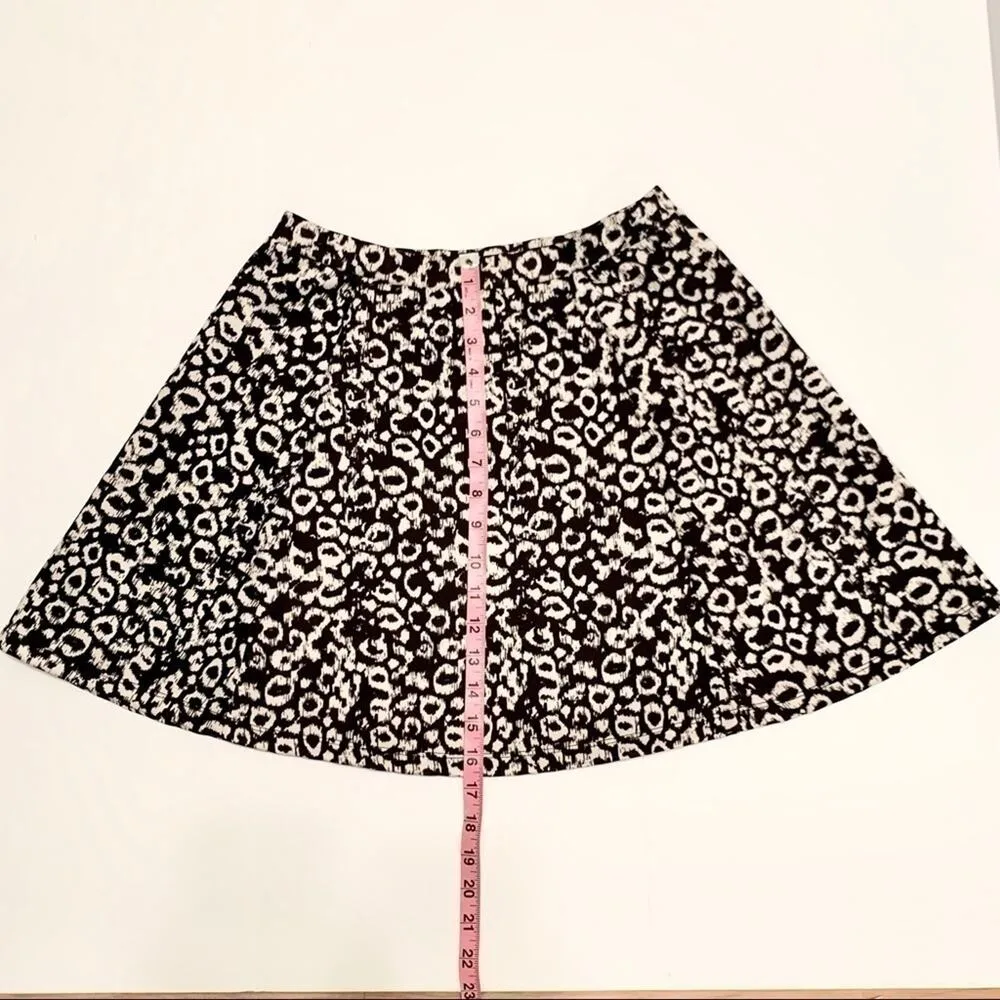 Lily Rose Black & White Mid Rise Leopard Print Mini Skirt Size Medium - Image 5