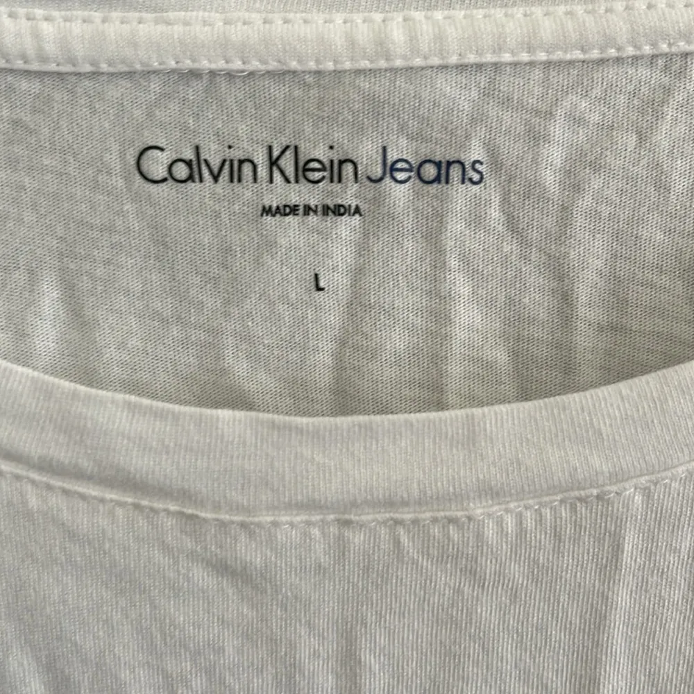 Calvin Klein Jeans Cropped Loose Tee - Image 3