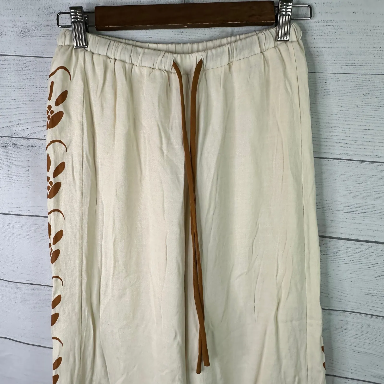 Indikah Womens size XS Maghan Side Print Lined Pants Beige Wide Leg Boho Beachy - Image 6