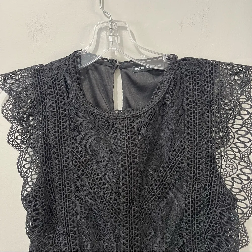 Cable & Gauge Black Lace Top High Neck Lined Sleeveless Size Medium Classy - Image 4