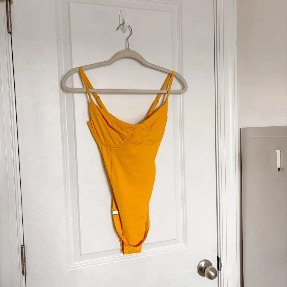 NEW Onia x WeWoreWhat Danielle One Piece Swimsuit Solid Citrus - Image 4