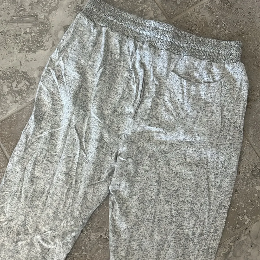 NEW Ocean Drive Jogger PHL Hacci Heather Grey
Size M , New with Tag - Image 5
