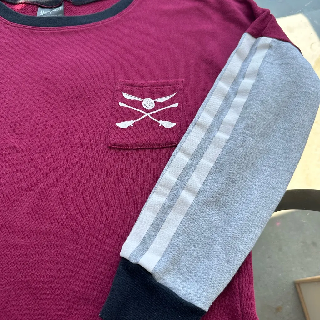 Harry Potter Quidditch Long Sleeve Pullover Top in Burgundy/Gray - Image 3