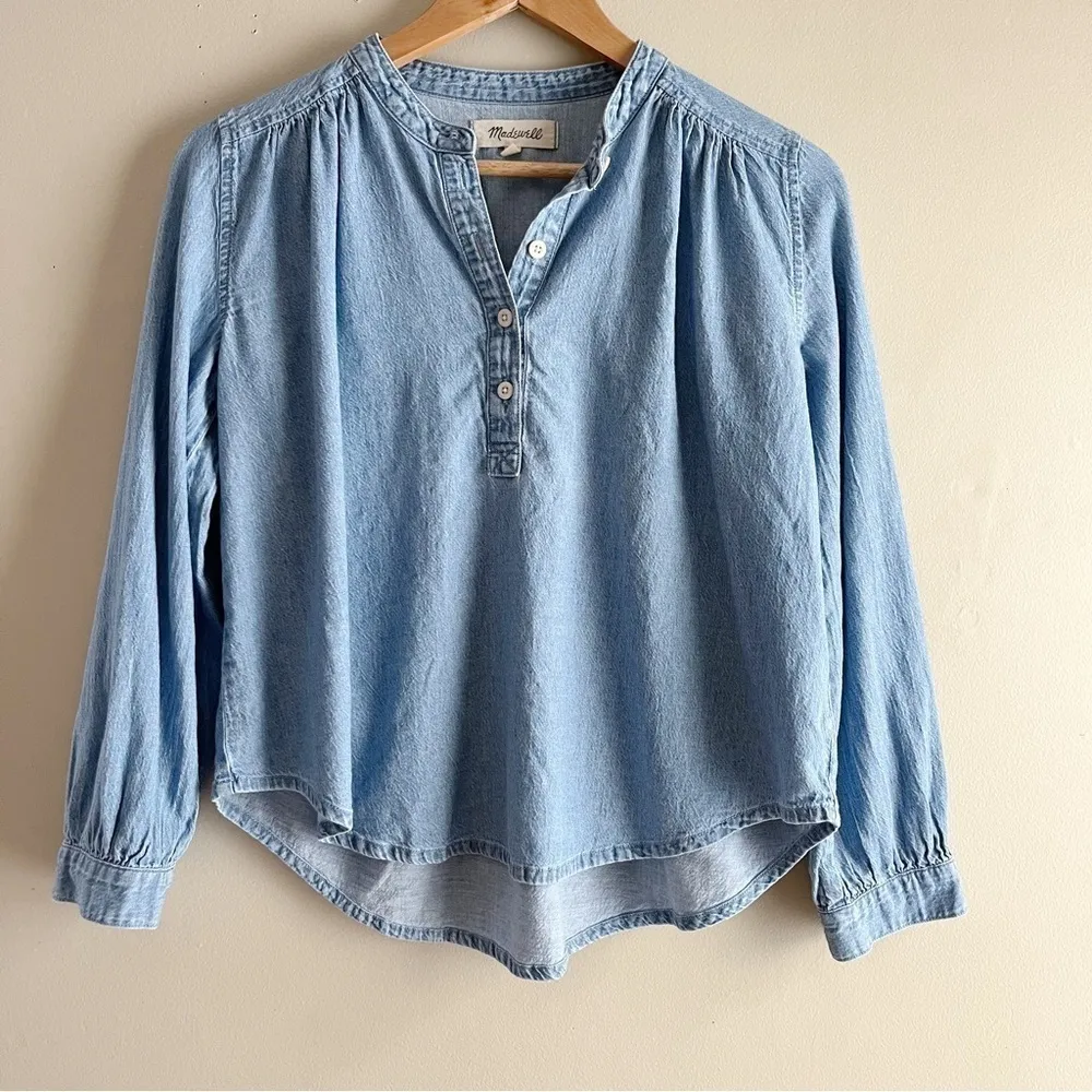 Madewell • Denim Shirred Popover Top in Emmie Light Blue Wash, Size XS‎ - Image 2