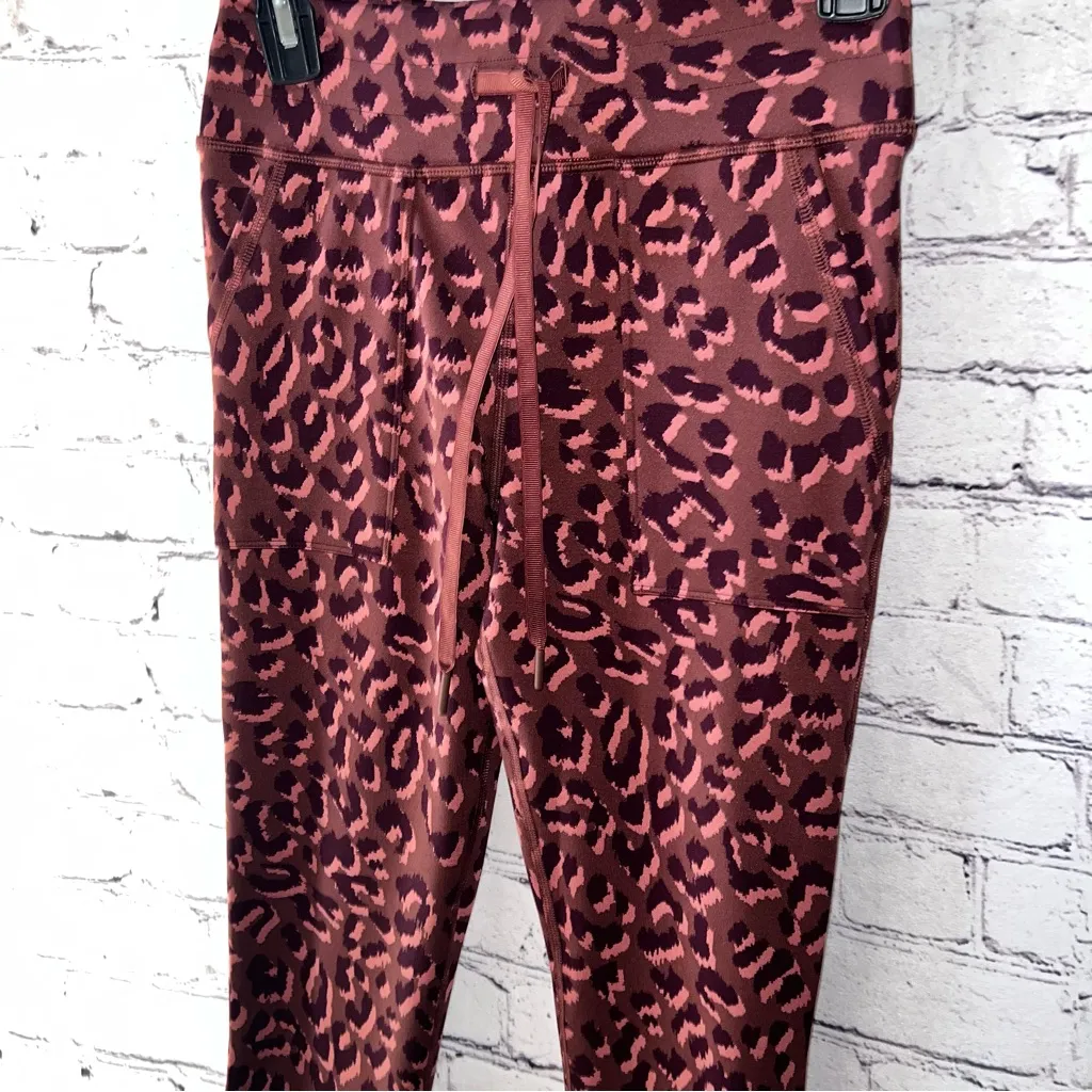 Aerie‎ Offline NWT Women’s Burgundy Cheetah Print Leggings Size Medium - Image 2
