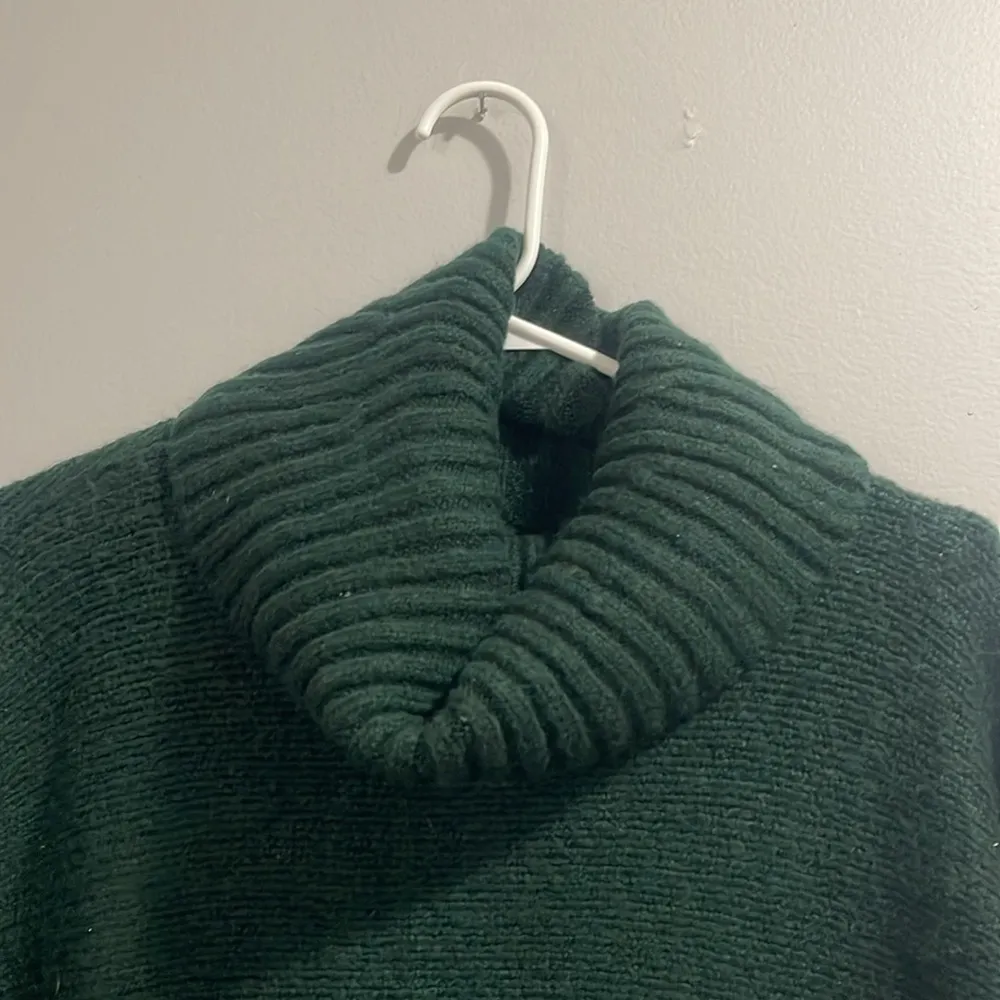 Lou & Grey dark green long oversized sweater with slits in side and crowl neck - Image 6