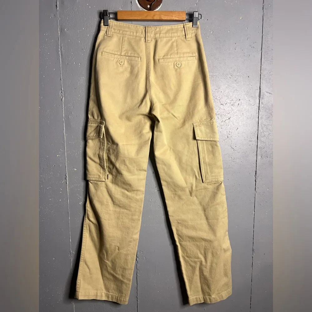 ARITZIA Tna Cargo Khaki Pants in size 0 - Image 3